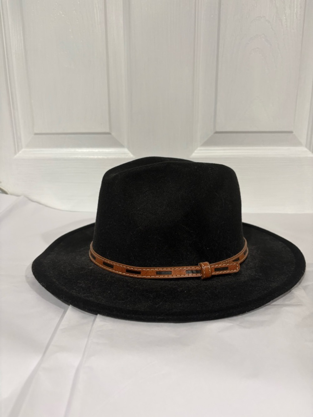 Men's Black Felt Wide-Brim Hat with Brown Leather Band